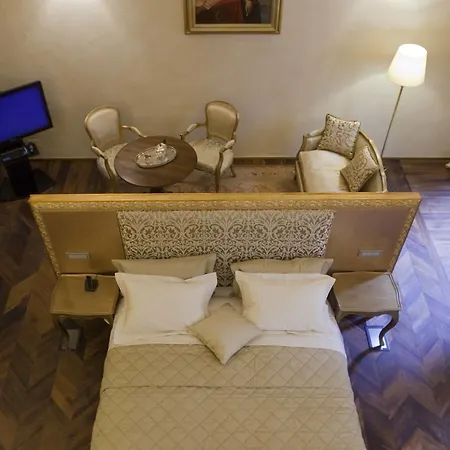 パラッツォ カルレッティ 4*